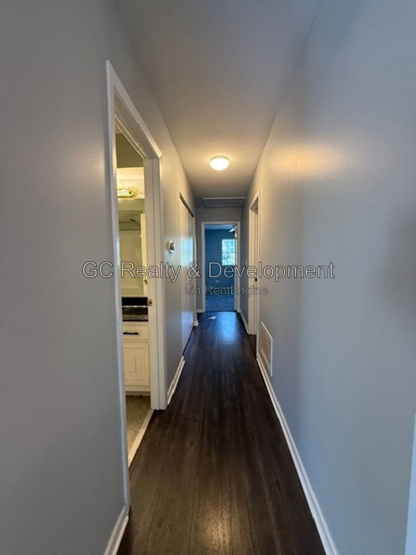 ***  RECENTLY UPDATED / 2 BDRM- 2 BTH / CENTRAL AC / ONLY PAY GAS & ELECTRIC *** property image