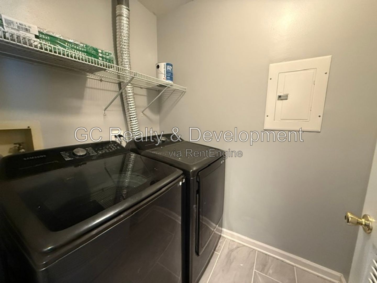 ***  RECENTLY UPDATED / 2 BDRM- 2 BTH / CENTRAL AC / ONLY PAY GAS & ELECTRIC *** property image