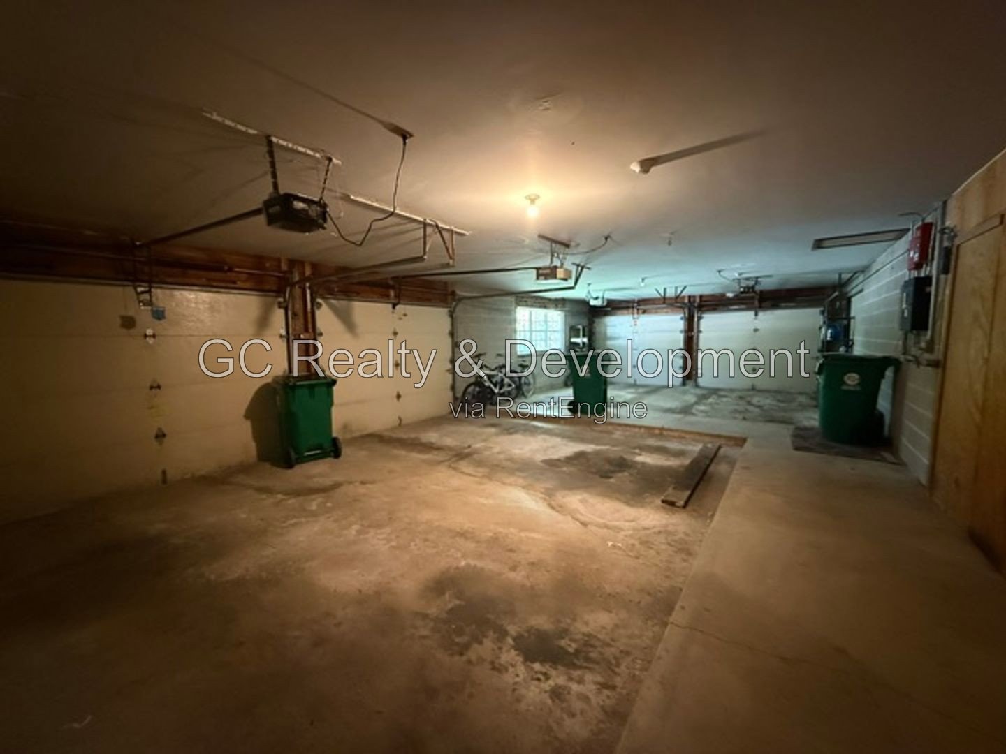 ***  RECENTLY UPDATED / 2 BDRM- 2 BTH / CENTRAL AC / ONLY PAY GAS & ELECTRIC *** property image