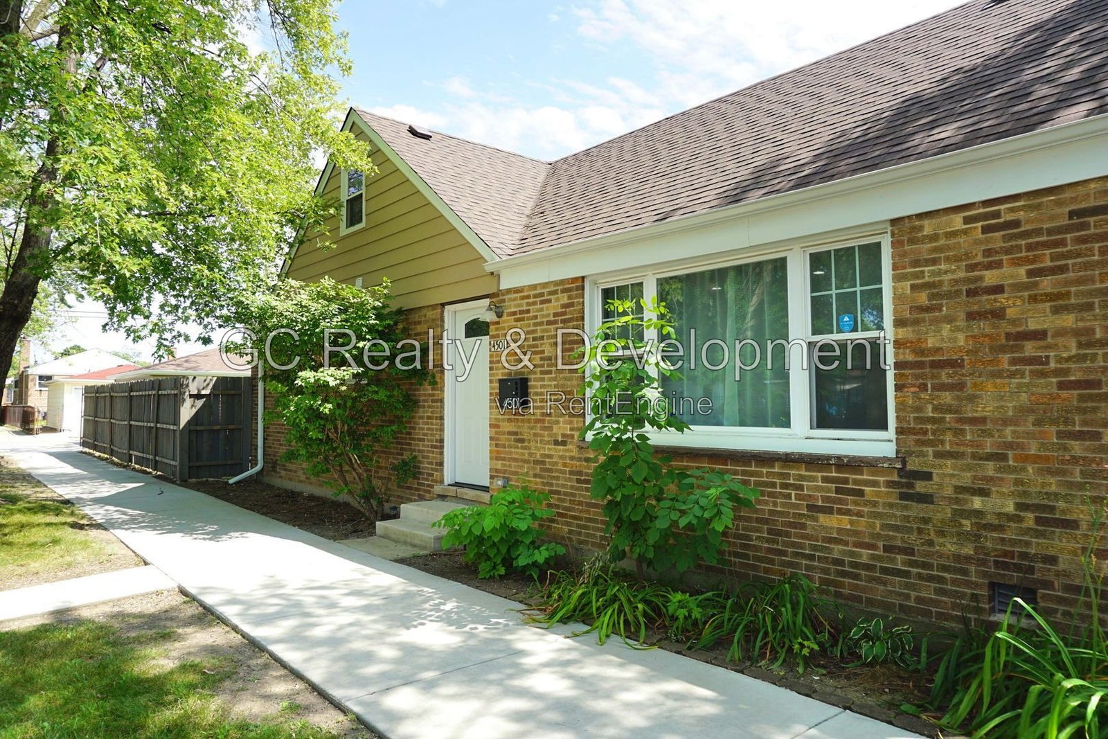 *** AVAILABLE 9-4-26! / 4BR-3BA / HARDWOOD FLOORS / CENTRAL AIR / SS APPLIANCES + QUARTZ COUNTERTOPS / GARAGE / FENCED YARD / LARGE CLOSETS *** property image