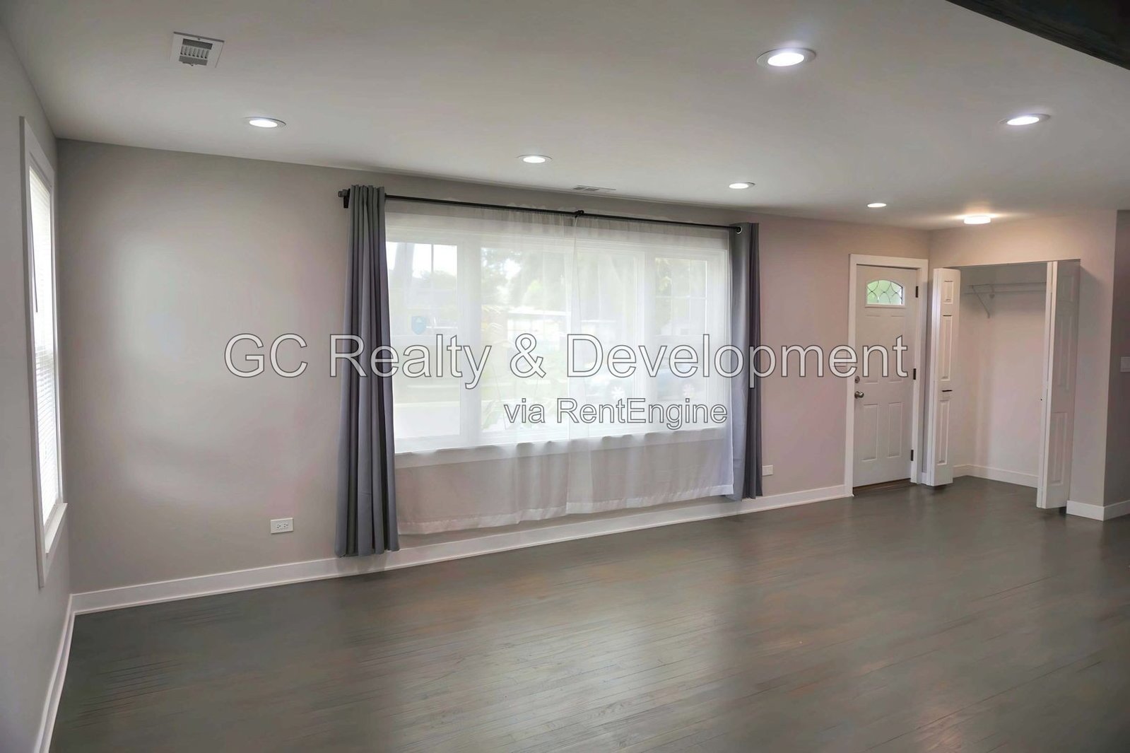 *** AVAILABLE 9-4-26! / 4BR-3BA / HARDWOOD FLOORS / CENTRAL AIR / SS APPLIANCES + QUARTZ COUNTERTOPS / GARAGE / FENCED YARD / LARGE CLOSETS *** property image