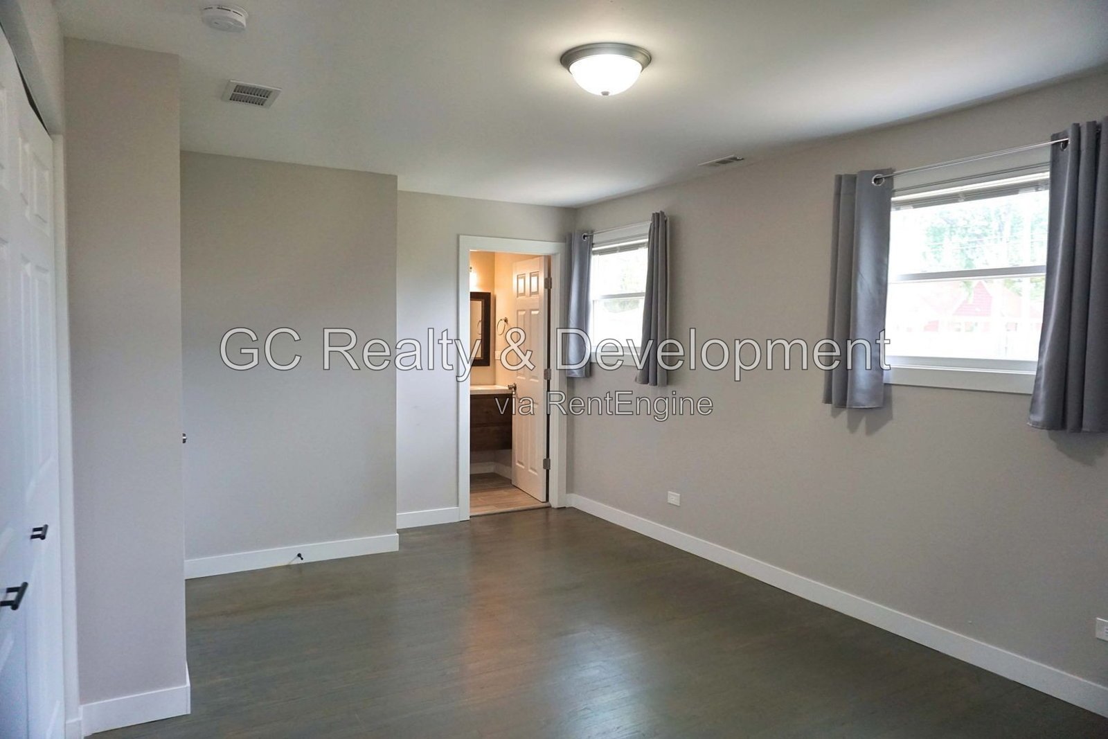 *** AVAILABLE 9-4-26! / 4BR-3BA / HARDWOOD FLOORS / CENTRAL AIR / SS APPLIANCES + QUARTZ COUNTERTOPS / GARAGE / FENCED YARD / LARGE CLOSETS *** property image