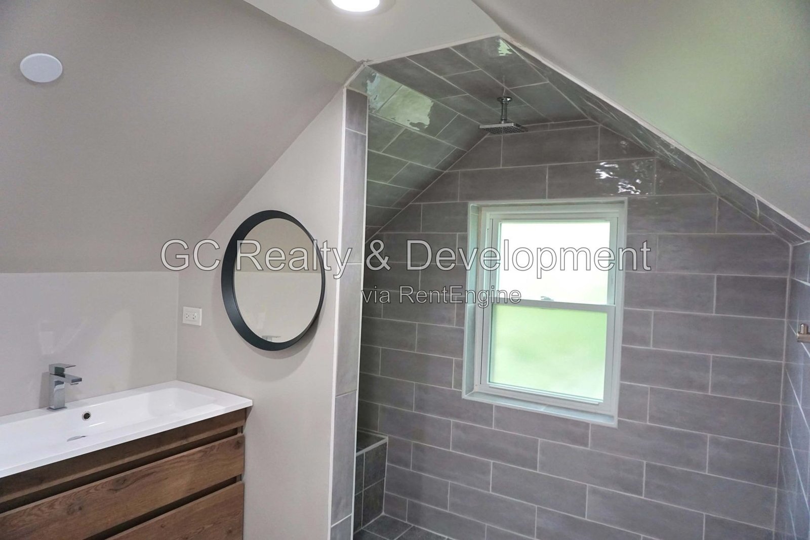 *** AVAILABLE 9-4-26! / 4BR-3BA / HARDWOOD FLOORS / CENTRAL AIR / SS APPLIANCES + QUARTZ COUNTERTOPS / GARAGE / FENCED YARD / LARGE CLOSETS *** property image