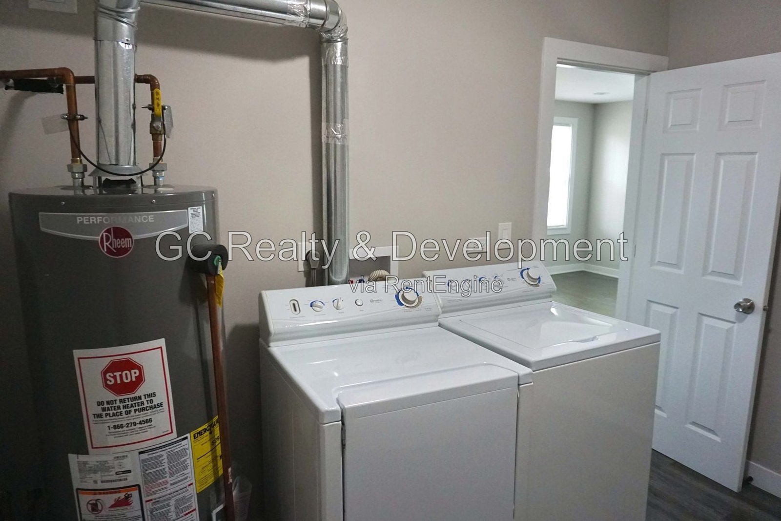 *** AVAILABLE 9-4-26! / 4BR-3BA / HARDWOOD FLOORS / CENTRAL AIR / SS APPLIANCES + QUARTZ COUNTERTOPS / GARAGE / FENCED YARD / LARGE CLOSETS *** property image