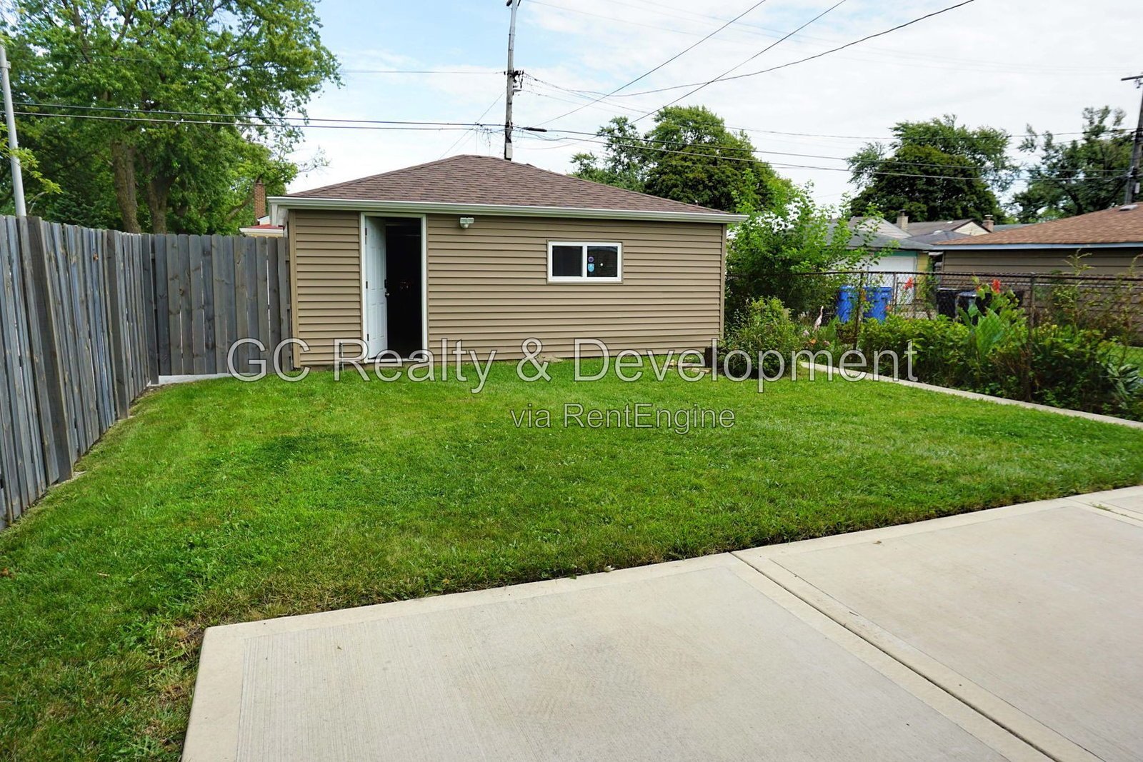 *** AVAILABLE 9-4-26! / 4BR-3BA / HARDWOOD FLOORS / CENTRAL AIR / SS APPLIANCES + QUARTZ COUNTERTOPS / GARAGE / FENCED YARD / LARGE CLOSETS *** property image