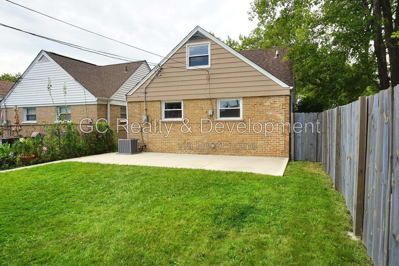 *** AVAILABLE 9-4-26! / 4BR-3BA / HARDWOOD FLOORS / CENTRAL AIR / SS APPLIANCES + QUARTZ COUNTERTOPS / GARAGE / FENCED YARD / LARGE CLOSETS *** property image