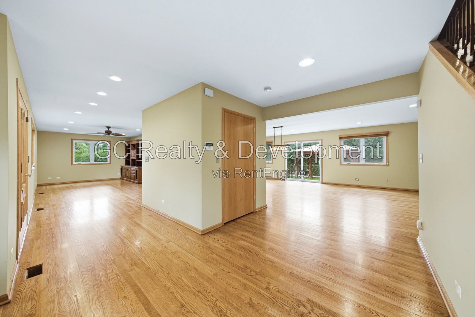 *** 5BR-5BA / HARDWOOD FLOORS / CENTRAL AIR / LARGE GARAGE / IN-UNIT LAUNDRY / FENCED YARD / PET FRIENDLY *** property image