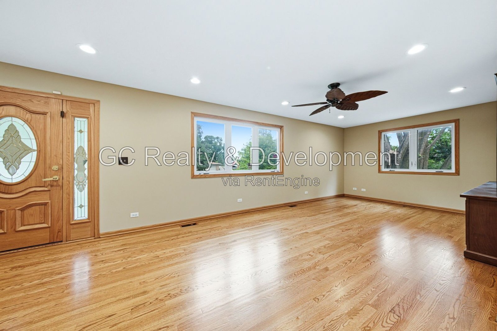 *** 5BR-5BA / HARDWOOD FLOORS / CENTRAL AIR / LARGE GARAGE / IN-UNIT LAUNDRY / FENCED YARD / PET FRIENDLY *** property image