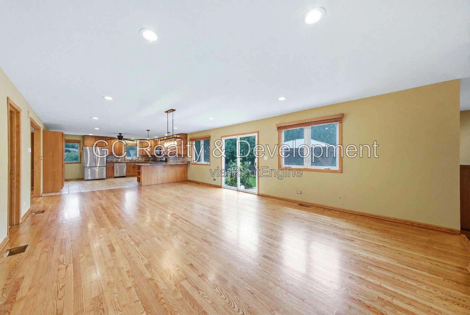 *** 5BR-5BA / HARDWOOD FLOORS / CENTRAL AIR / LARGE GARAGE / IN-UNIT LAUNDRY / FENCED YARD / PET FRIENDLY *** property image