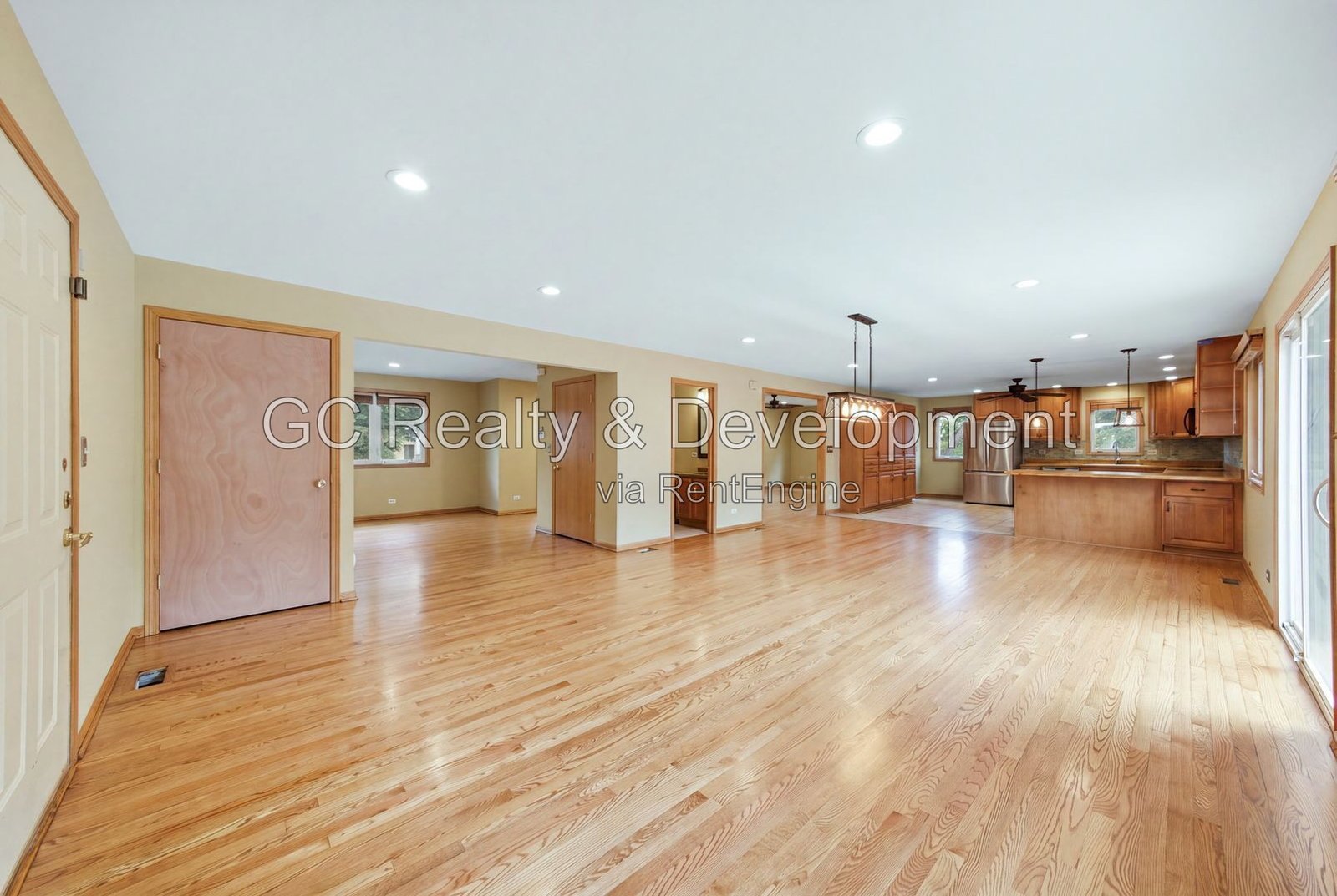 *** 5BR-5BA / HARDWOOD FLOORS / CENTRAL AIR / LARGE GARAGE / IN-UNIT LAUNDRY / FENCED YARD / PET FRIENDLY *** property image