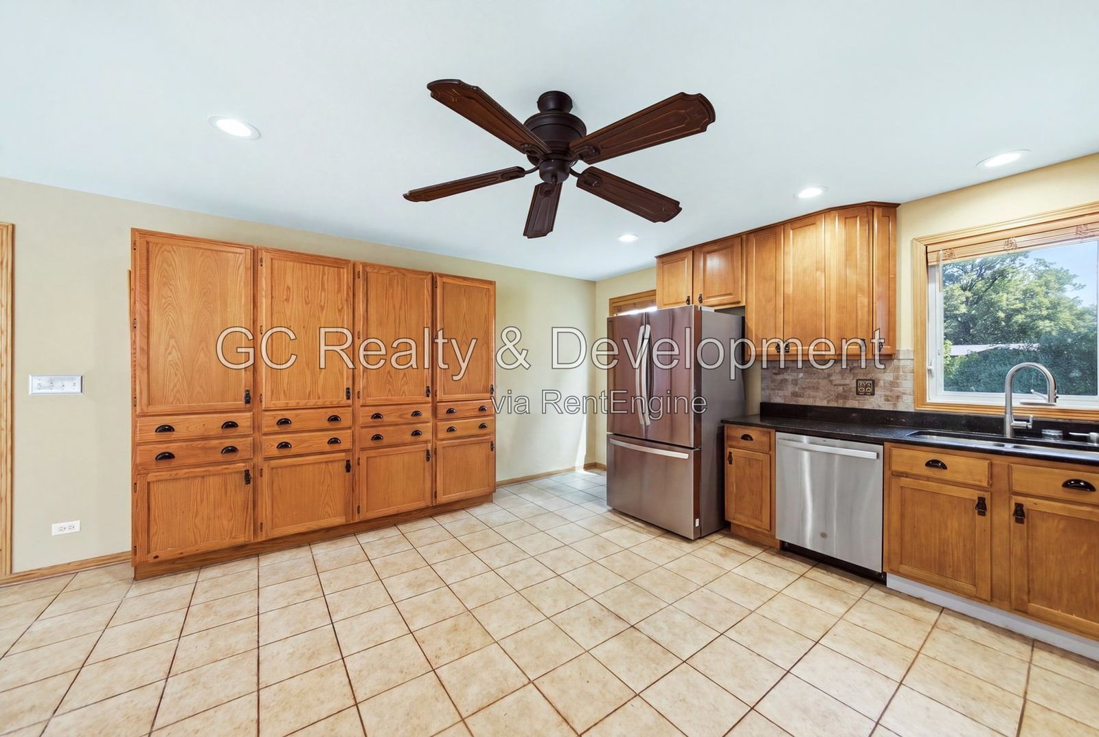 *** 5BR-5BA / HARDWOOD FLOORS / CENTRAL AIR / LARGE GARAGE / IN-UNIT LAUNDRY / FENCED YARD / PET FRIENDLY *** property image