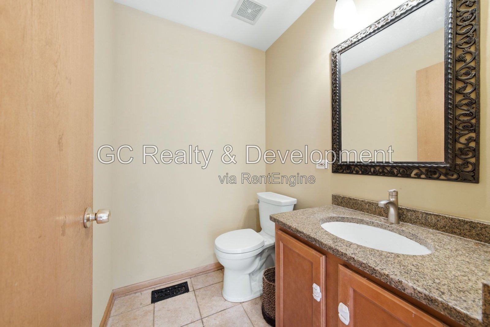 *** 5BR-5BA / HARDWOOD FLOORS / CENTRAL AIR / LARGE GARAGE / IN-UNIT LAUNDRY / FENCED YARD / PET FRIENDLY *** property image