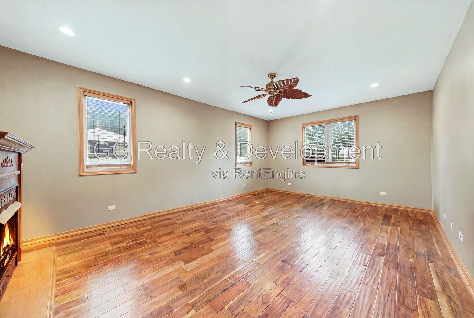*** 5BR-5BA / HARDWOOD FLOORS / CENTRAL AIR / LARGE GARAGE / IN-UNIT LAUNDRY / FENCED YARD / PET FRIENDLY *** property image