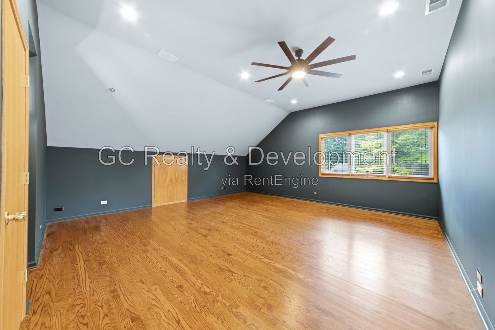 *** 5BR-5BA / HARDWOOD FLOORS / CENTRAL AIR / LARGE GARAGE / IN-UNIT LAUNDRY / FENCED YARD / PET FRIENDLY *** property image