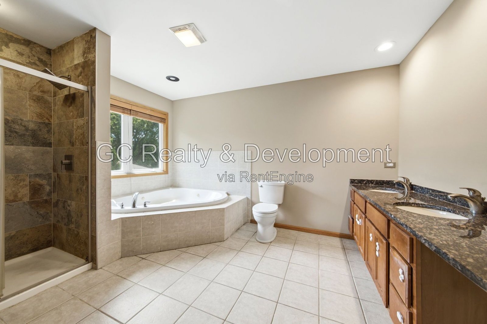 *** 5BR-5BA / HARDWOOD FLOORS / CENTRAL AIR / LARGE GARAGE / IN-UNIT LAUNDRY / FENCED YARD / PET FRIENDLY *** property image