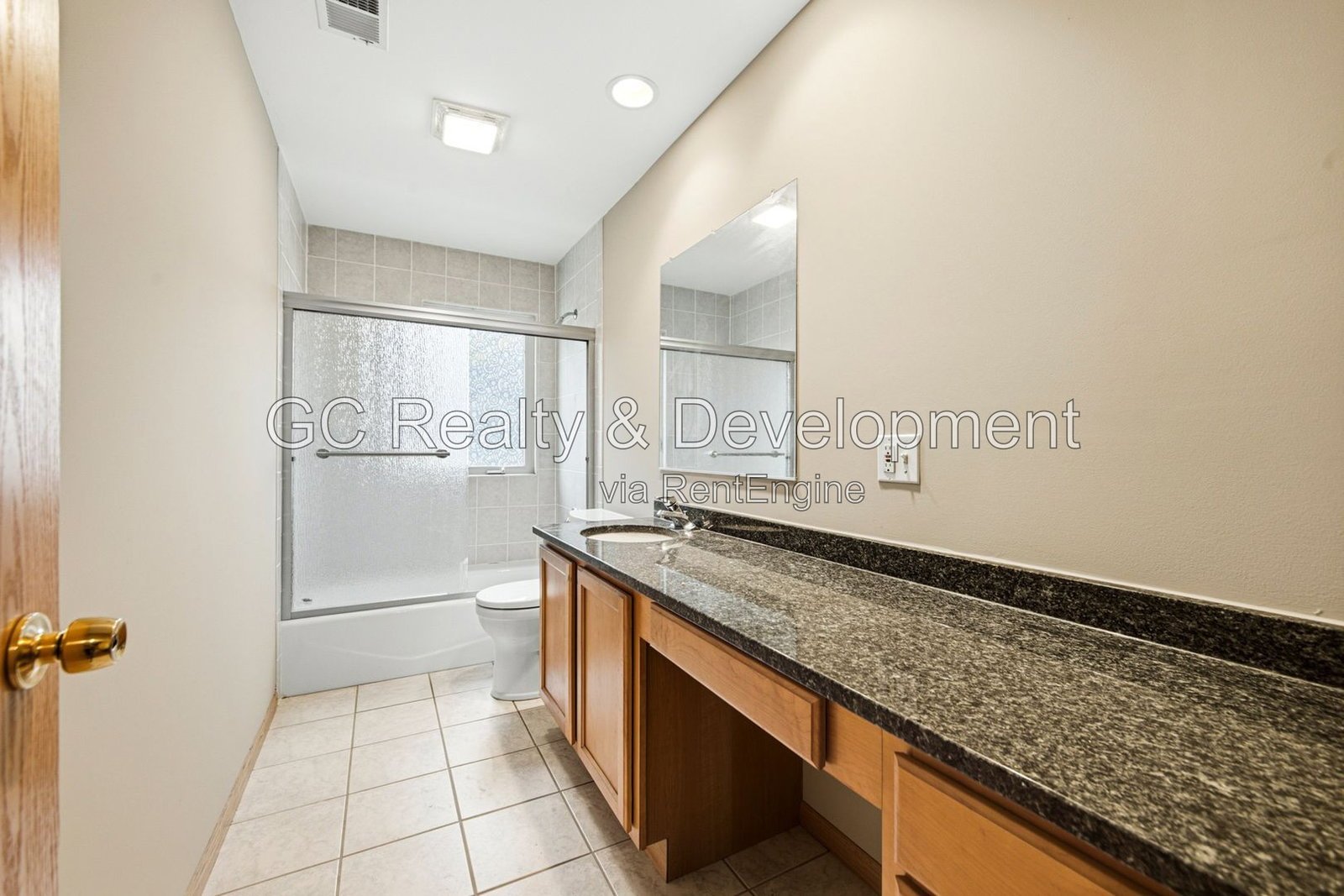 *** 5BR-5BA / HARDWOOD FLOORS / CENTRAL AIR / LARGE GARAGE / IN-UNIT LAUNDRY / FENCED YARD / PET FRIENDLY *** property image