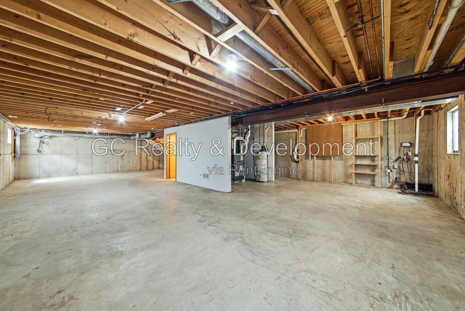 *** 5BR-5BA / HARDWOOD FLOORS / CENTRAL AIR / LARGE GARAGE / IN-UNIT LAUNDRY / FENCED YARD / PET FRIENDLY *** property image