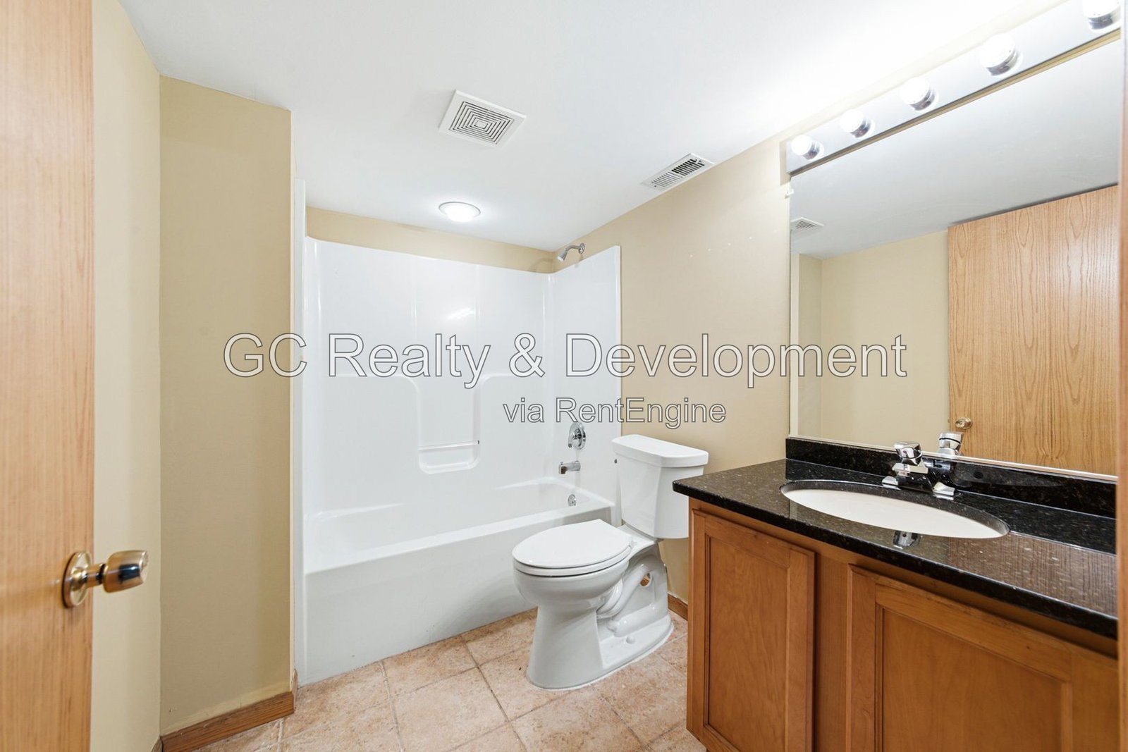 *** 5BR-5BA / HARDWOOD FLOORS / CENTRAL AIR / LARGE GARAGE / IN-UNIT LAUNDRY / FENCED YARD / PET FRIENDLY *** property image