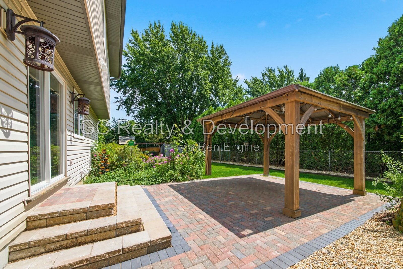 *** 5BR-5BA / HARDWOOD FLOORS / CENTRAL AIR / LARGE GARAGE / IN-UNIT LAUNDRY / FENCED YARD / PET FRIENDLY *** property image