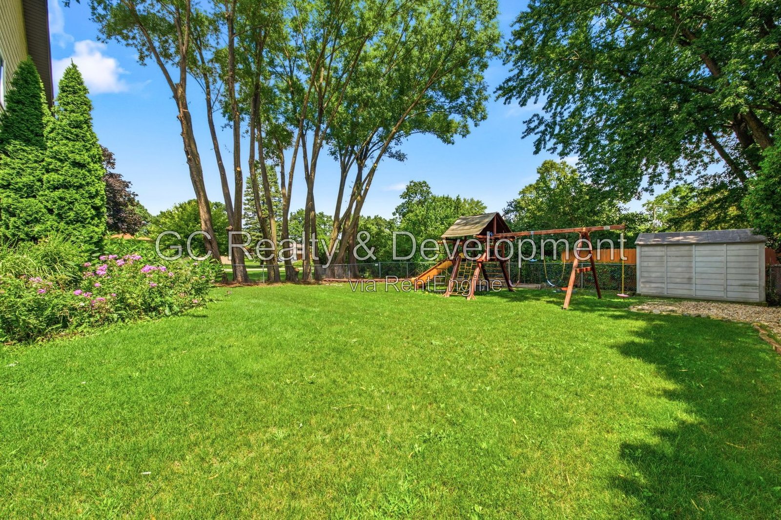 *** 5BR-5BA / HARDWOOD FLOORS / CENTRAL AIR / LARGE GARAGE / IN-UNIT LAUNDRY / FENCED YARD / PET FRIENDLY *** property image