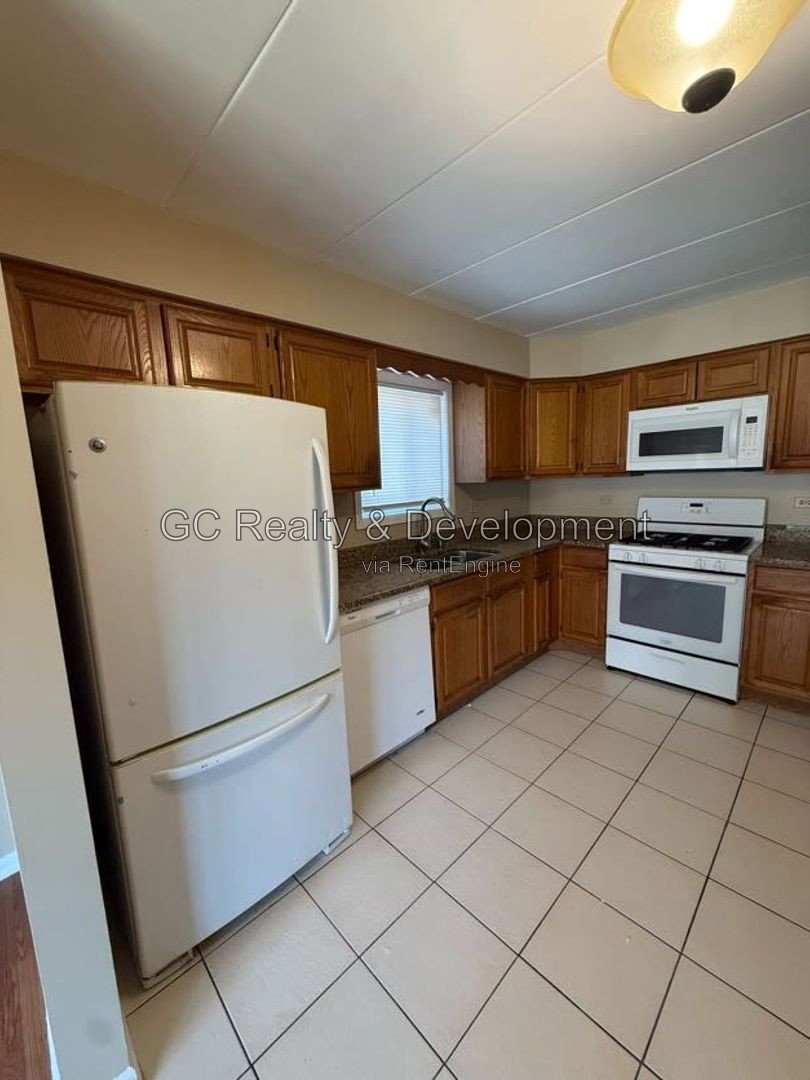 *** 2BR-1.5BA / CENTRAL AIR / KITCHEN APPL INCL / ON-SITE LAUNDRY / PARKING INCL / PET FRIENDLY / STORAGE *** property image