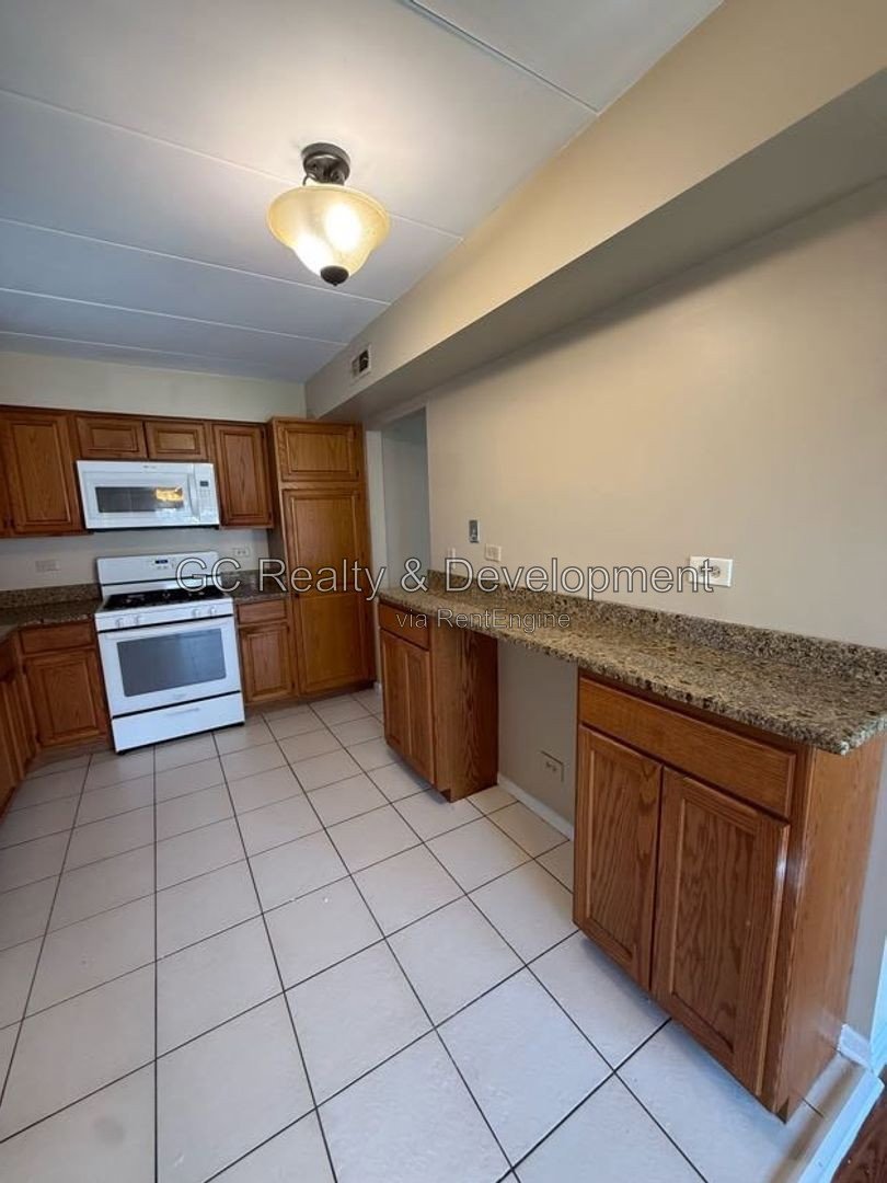*** 2BR-1.5BA / CENTRAL AIR / KITCHEN APPL INCL / ON-SITE LAUNDRY / PARKING INCL / PET FRIENDLY / STORAGE *** property image