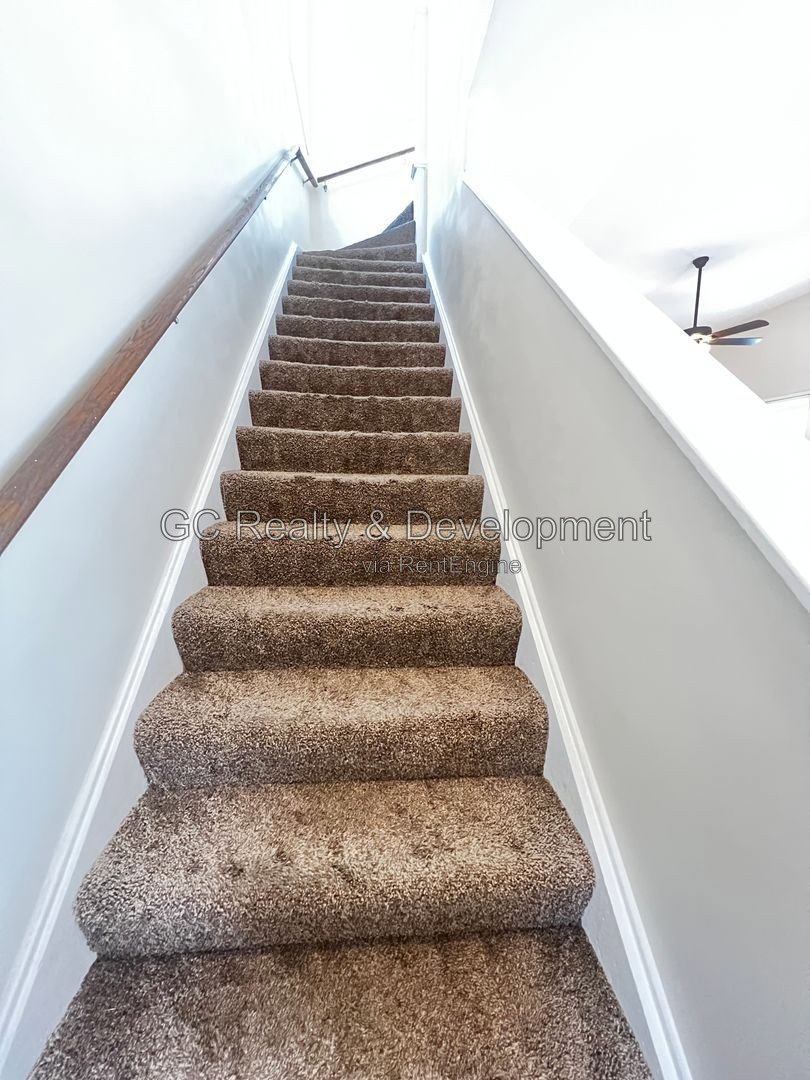 ** 4BR-2BA DUPLEX UP / PARKING SPACE INCL / KITCHEN APPL INCL / FREE LAUNDRY ON SITE / EASY COMMUTE ** property image