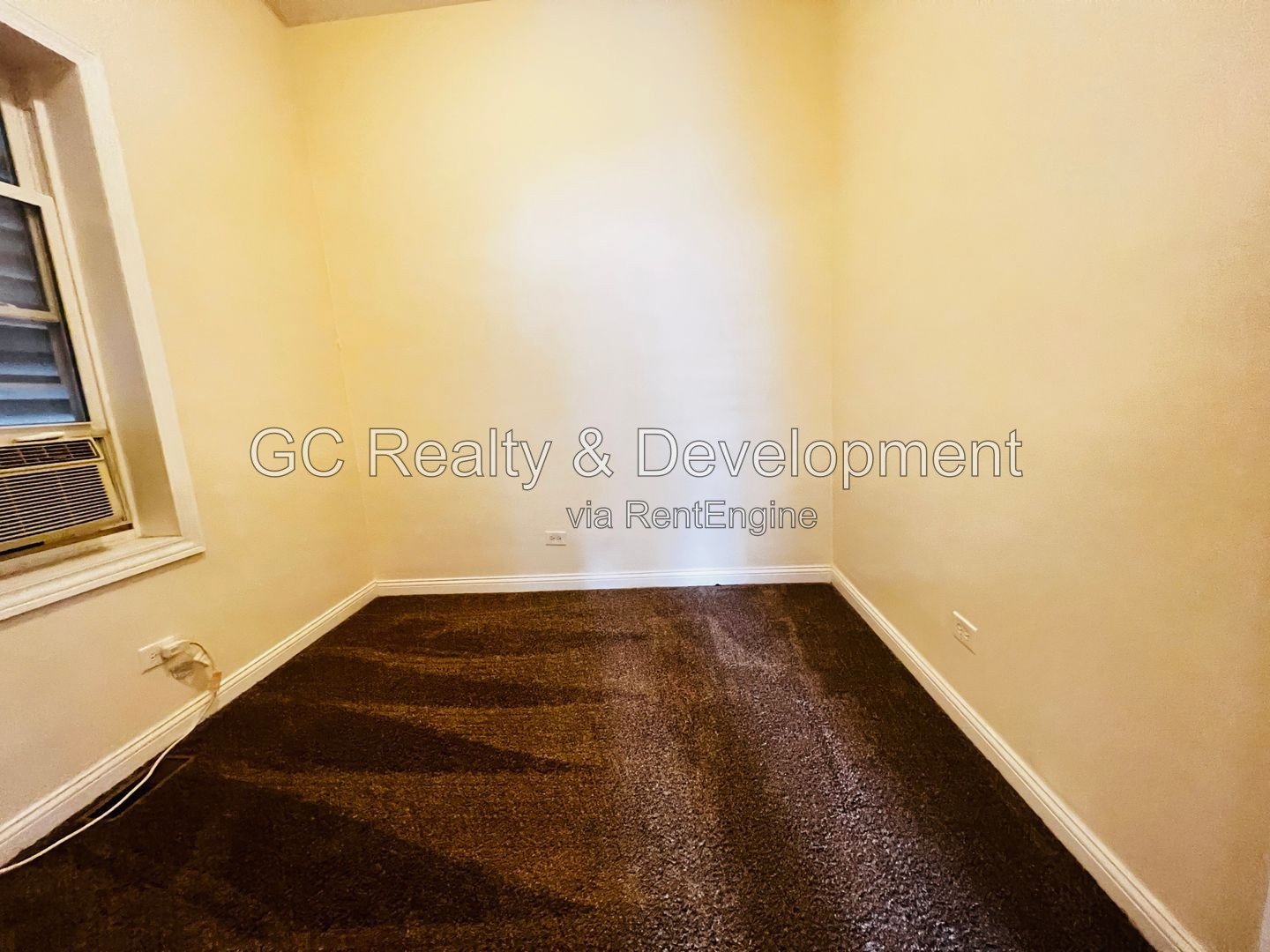 ** 4BR-2BA DUPLEX UP / PARKING SPACE INCL / KITCHEN APPL INCL / FREE LAUNDRY ON SITE / EASY COMMUTE ** property image