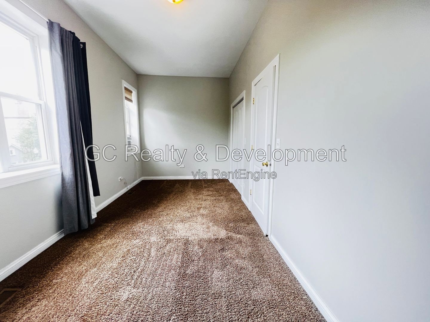 ** 4BR-2BA DUPLEX UP / PARKING SPACE INCL / KITCHEN APPL INCL / FREE LAUNDRY ON SITE / EASY COMMUTE ** property image