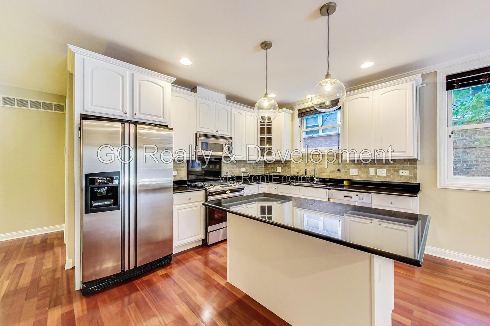 *** 3BR, 3BA / CENTRAL AIR / IN-UNIT LAUNDRY / WALK-IN CLOSETS / SS APPLIANCES / GARAGE / FINISHED BASEMENT / 2400 SF *** property image