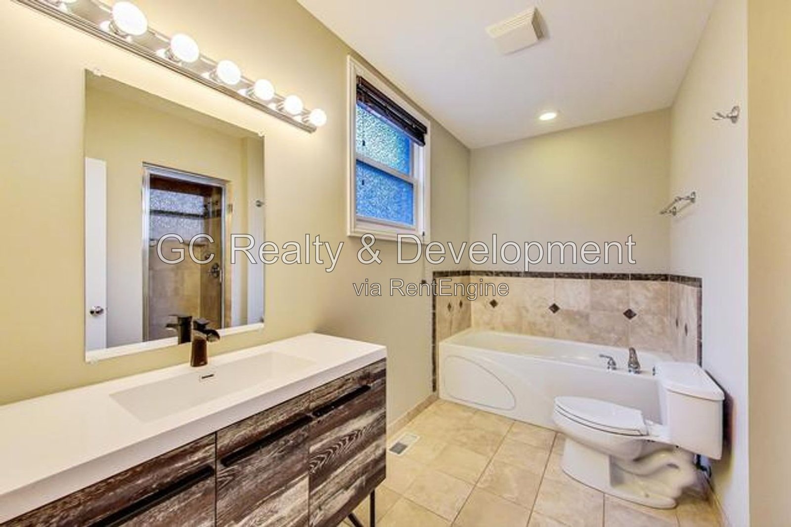 *** 3BR, 3BA / CENTRAL AIR / IN-UNIT LAUNDRY / WALK-IN CLOSETS / SS APPLIANCES / GARAGE / FINISHED BASEMENT / 2400 SF *** property image