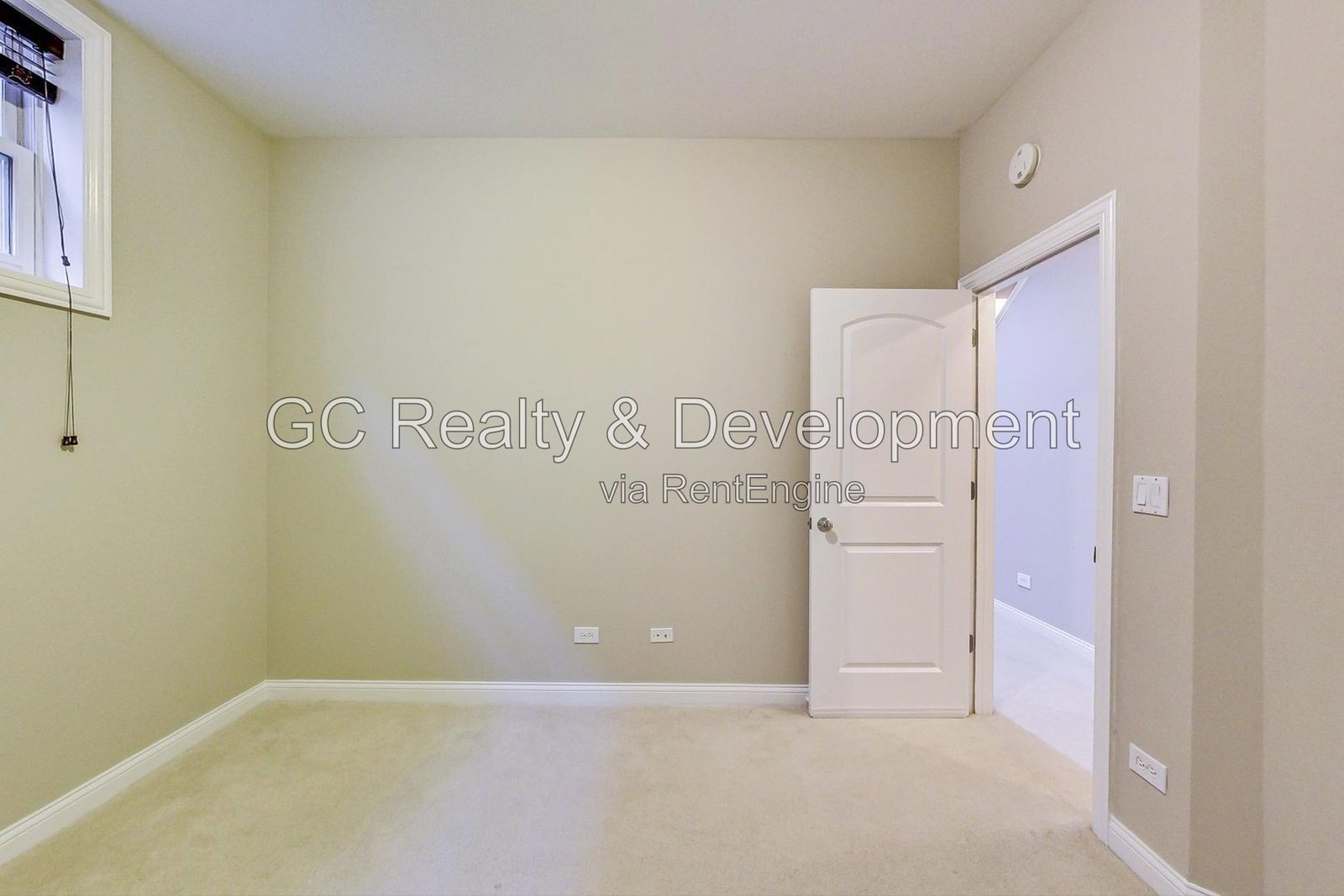*** 3BR, 3BA / CENTRAL AIR / IN-UNIT LAUNDRY / WALK-IN CLOSETS / SS APPLIANCES / GARAGE / FINISHED BASEMENT / 2400 SF *** property image