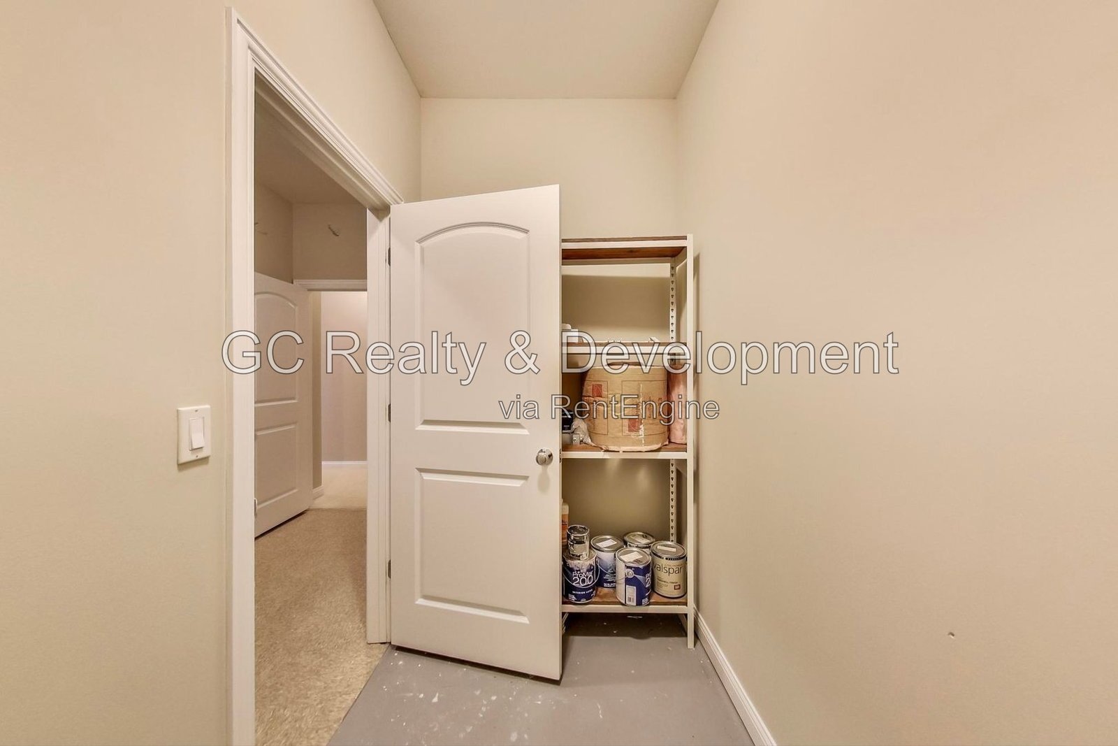 *** 3BR, 3BA / CENTRAL AIR / IN-UNIT LAUNDRY / WALK-IN CLOSETS / SS APPLIANCES / GARAGE / FINISHED BASEMENT / 2400 SF *** property image