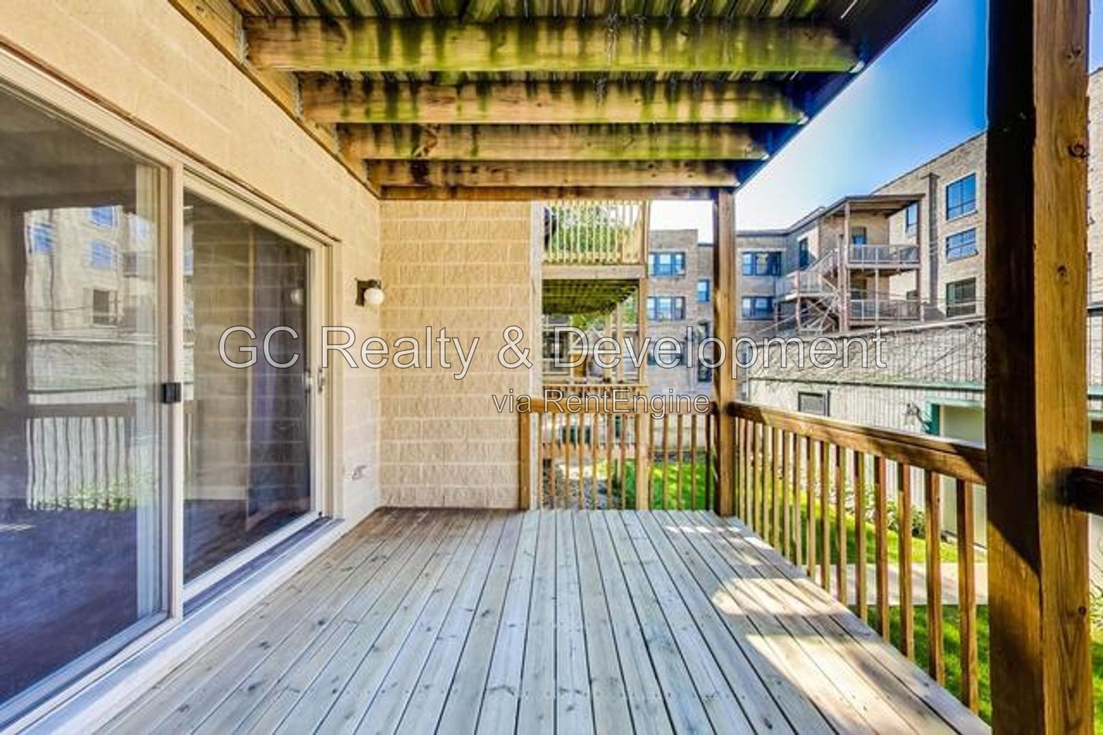*** 3BR, 3BA / CENTRAL AIR / IN-UNIT LAUNDRY / WALK-IN CLOSETS / SS APPLIANCES / GARAGE / FINISHED BASEMENT / 2400 SF *** property image
