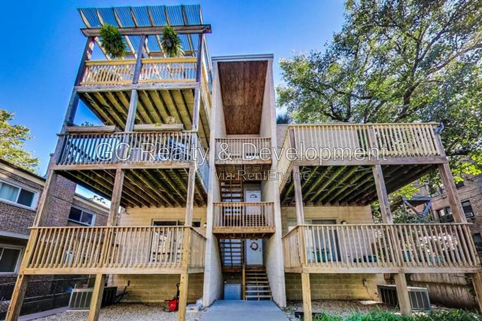 *** 3BR, 3BA / CENTRAL AIR / IN-UNIT LAUNDRY / WALK-IN CLOSETS / SS APPLIANCES / GARAGE / FINISHED BASEMENT / 2400 SF *** property image