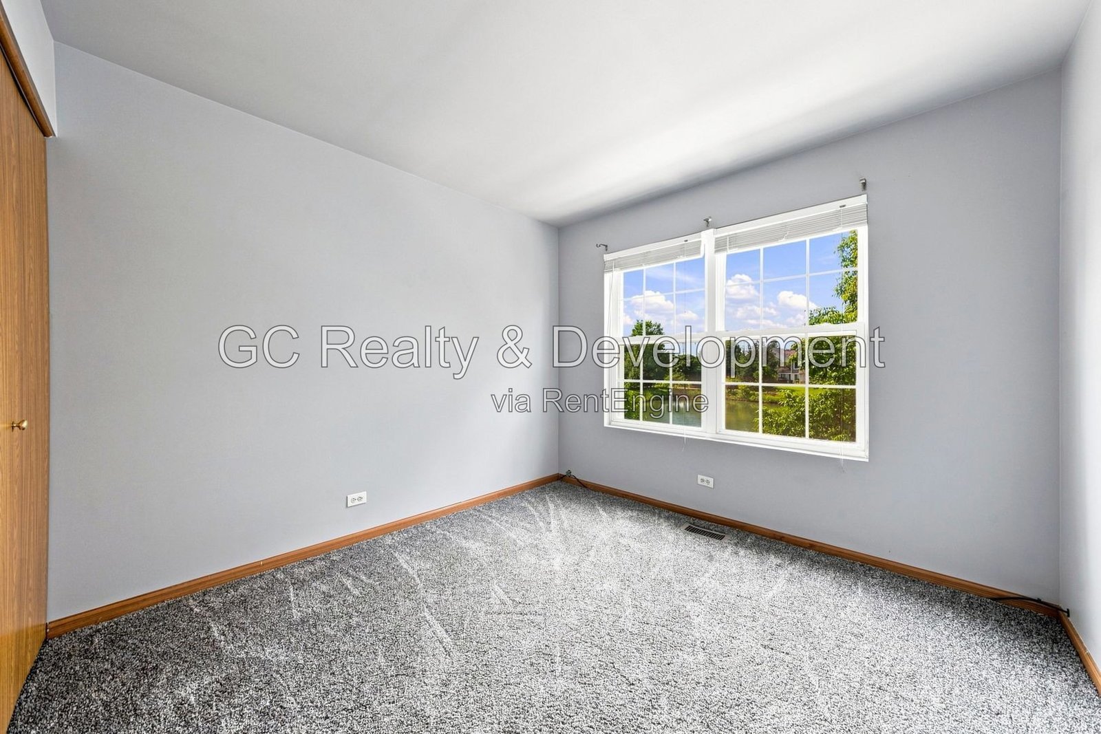 *** 3BR, 2.5BA / CENTRAL AIR / SS APPLIANCES / IN-UNIT LAUNDRY / ATTACHED GARAGE / PET FRIENDLY *** property image