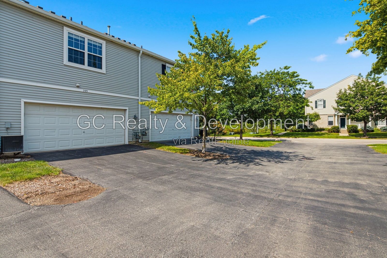 *** 3BR, 2.5BA / CENTRAL AIR / SS APPLIANCES / IN-UNIT LAUNDRY / ATTACHED GARAGE / PET FRIENDLY *** property image