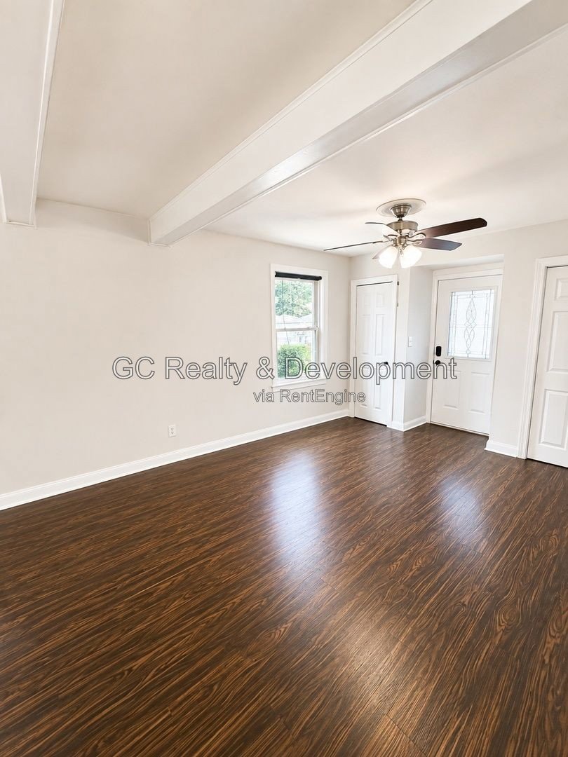 *** 3BR, 1BA / CENTRAL AIR / SS APPLIANCES / IN-UNIT LAUNDRY / GARAGE *** property image