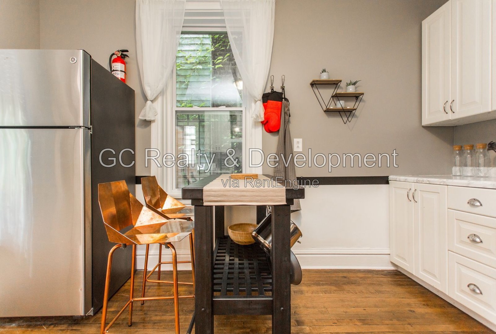 *** COMING SOON 9-15-26! / WICKER PARK / 2 BDRM / W&D IN UNIT / TRASNIT NEARBY / SMALL PETS WELCOME *** property image