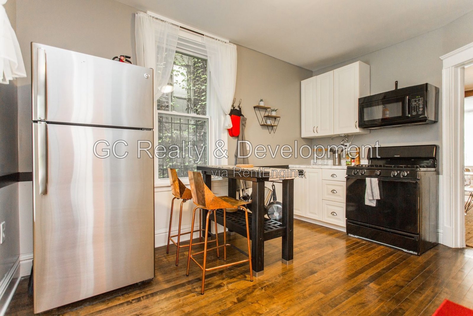 *** COMING SOON 9-15-26! / WICKER PARK / 2 BDRM / W&D IN UNIT / TRASNIT NEARBY / SMALL PETS WELCOME *** property image