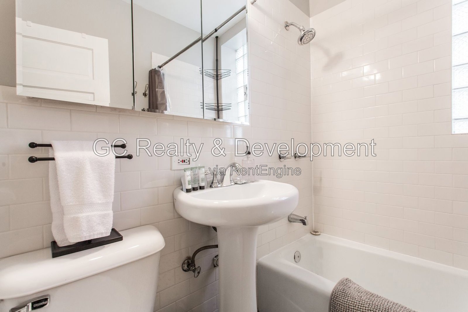 *** COMING SOON 9-15-26! / WICKER PARK / 2 BDRM / W&D IN UNIT / TRASNIT NEARBY / SMALL PETS WELCOME *** property image