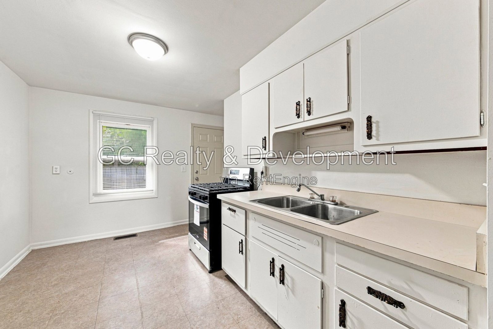 *** 1BR, 1BA / CENTRAL AIR / HARDWOOD FLOORS / KITCHEN APPL INCL / PARKING INCL / EASY COMMUTE *** property image