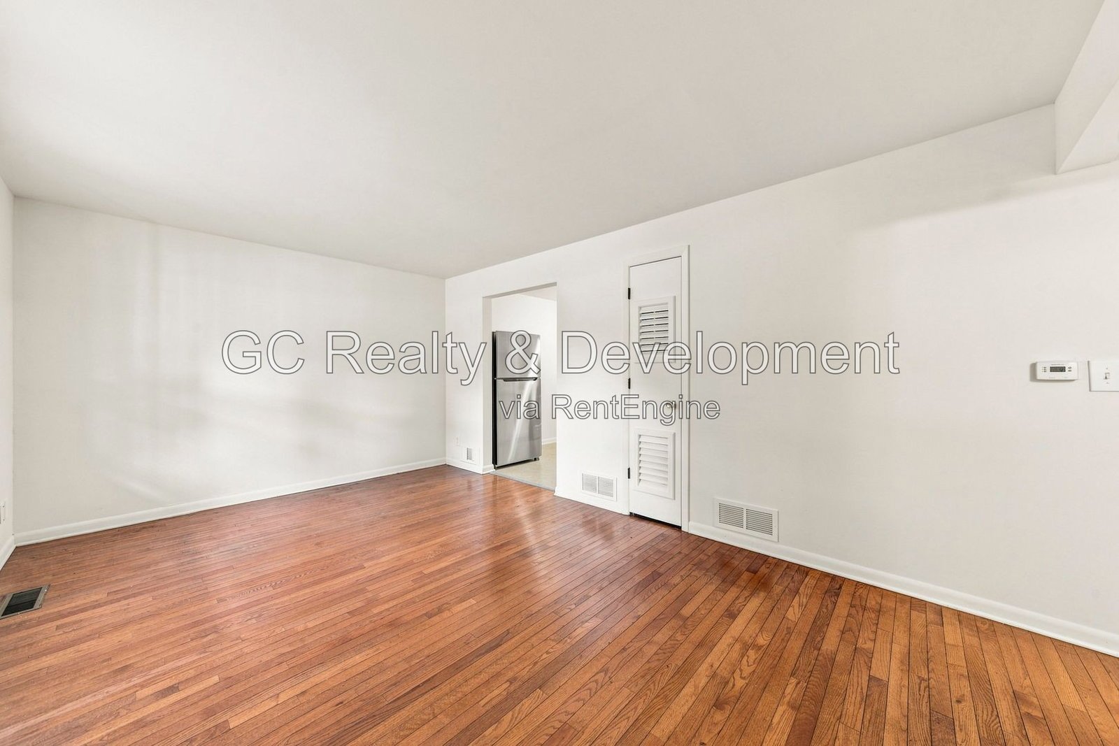 *** 1BR, 1BA / CENTRAL AIR / HARDWOOD FLOORS / KITCHEN APPL INCL / PARKING INCL / EASY COMMUTE *** property image
