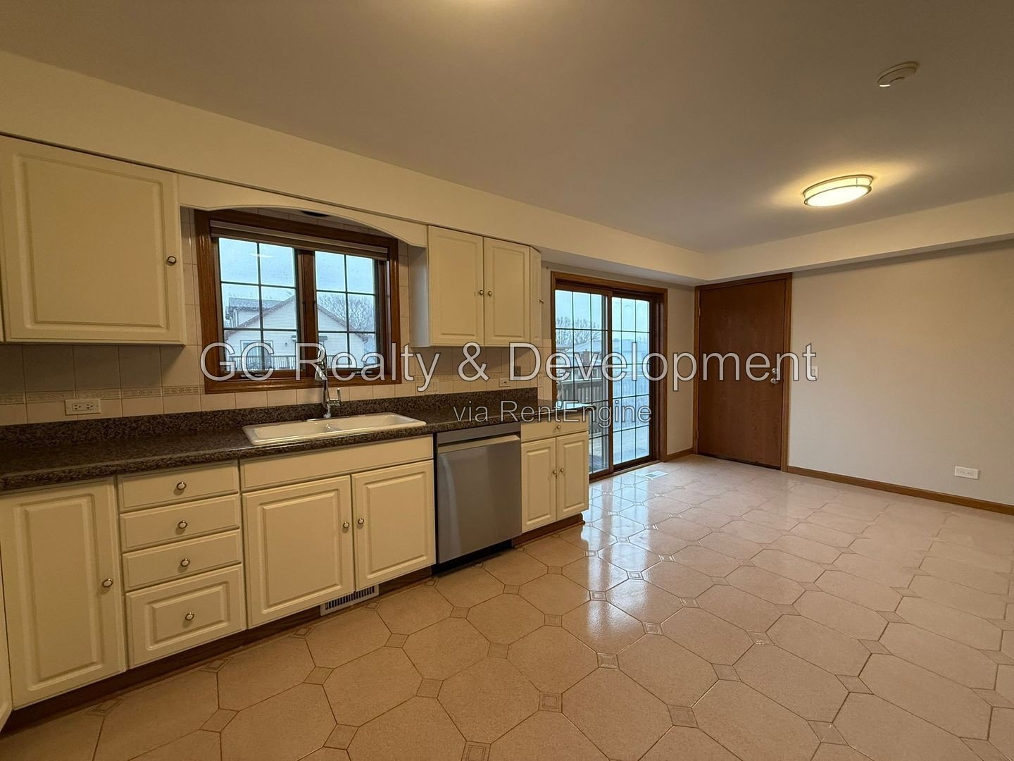 *** BLOOMINGDALE-BROOKDALE ESTATES / 2BR, 2BA / CENTRAL AIR / SS APPLIANCES / PARKING INCL / ON-SITE LAUNDRY*** property image