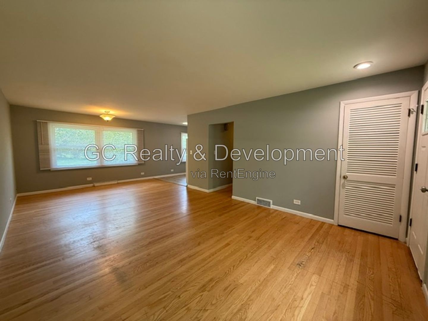 *** CORNER LOT 4BR, 1.5BA / CENTRAL AIR / KITCHEN APPL INCL / IN-UNIT LAUNDRY / GARAGE / PARTIALLY FINISHED BASEMENT *** property image