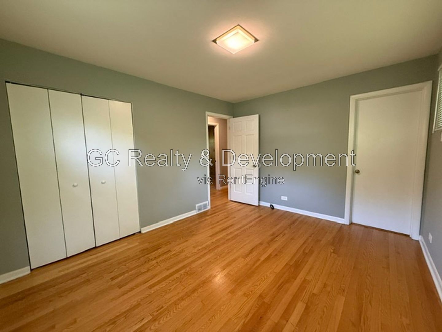 *** CORNER LOT 4BR, 1.5BA / CENTRAL AIR / KITCHEN APPL INCL / IN-UNIT LAUNDRY / GARAGE / PARTIALLY FINISHED BASEMENT *** property image
