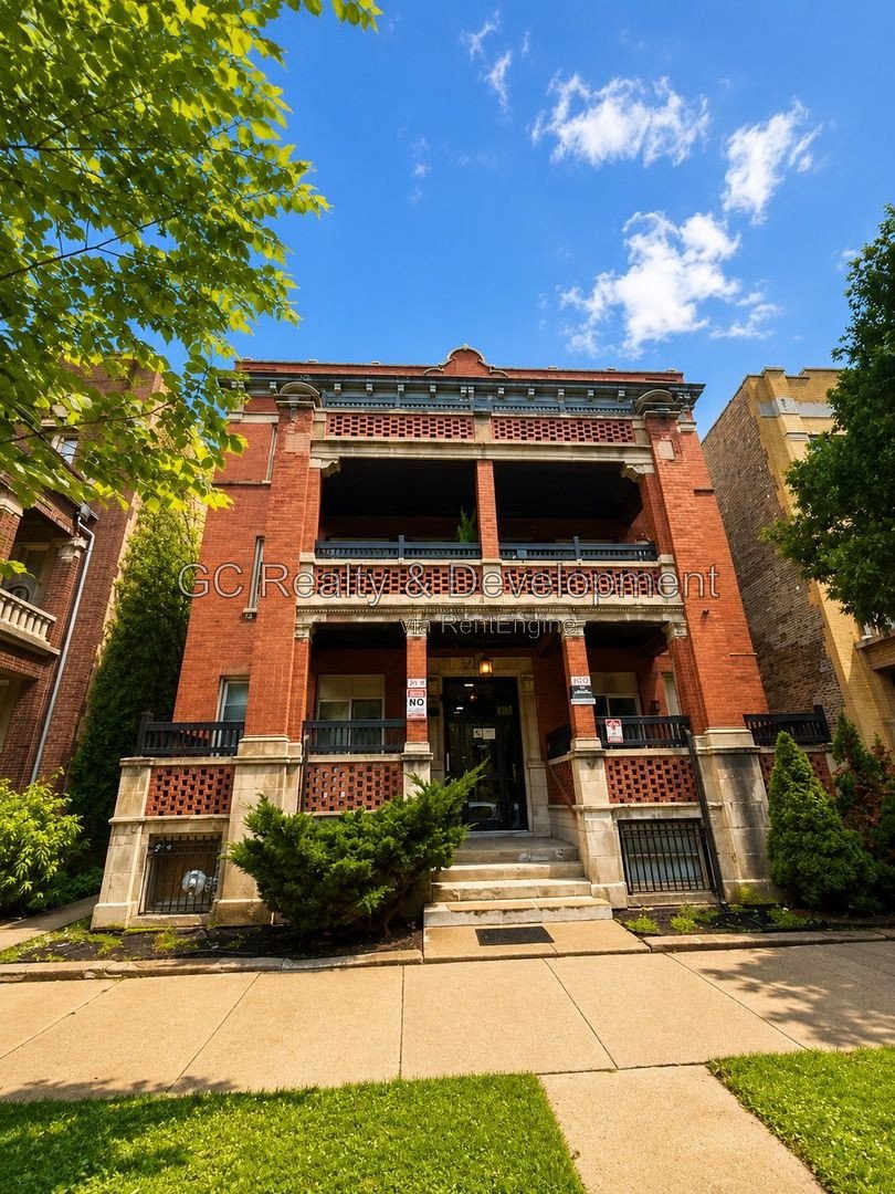 *** 4BR, 2BA / WOOD FLOORING / SS APPLIANCES / ON-SITE LAUNDRY / PET FRIENDLY *** property image