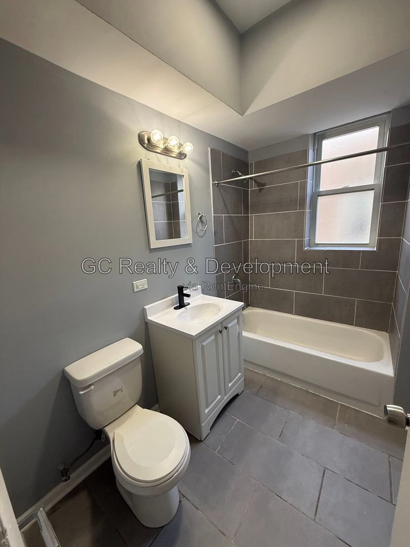 *** 4BR, 2BA / WOOD FLOORING / SS APPLIANCES / ON-SITE LAUNDRY / PET FRIENDLY *** property image