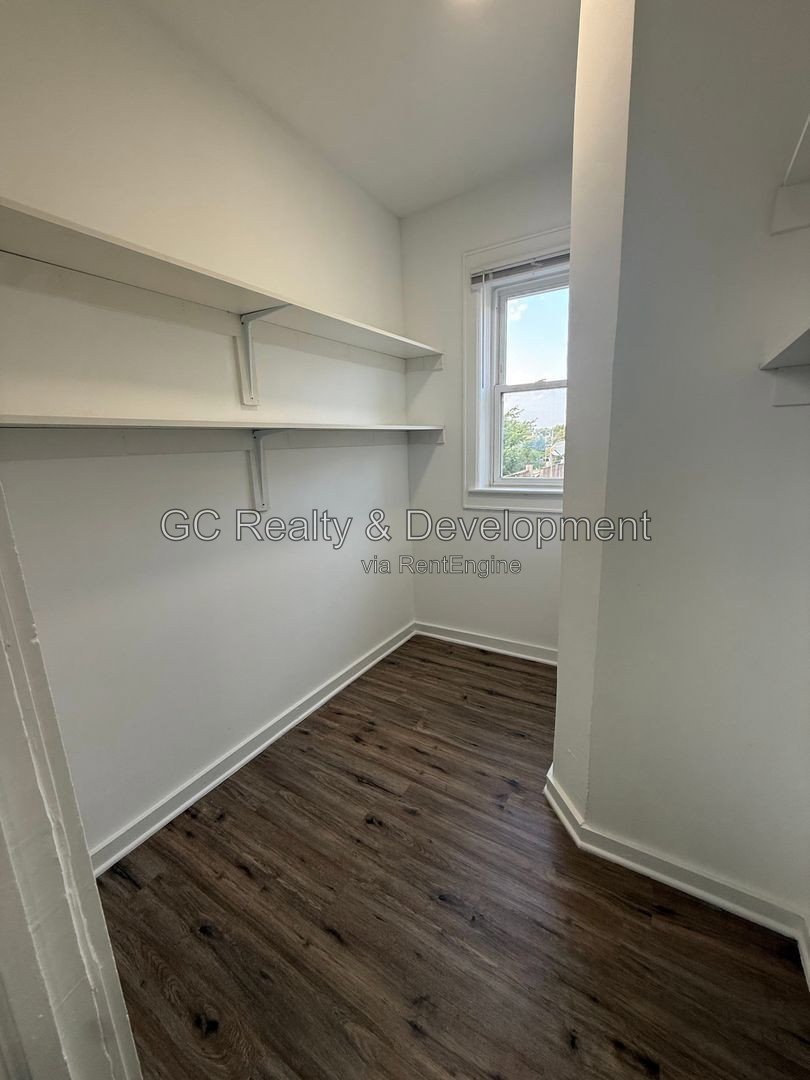 *** 4BR, 2BA / WOOD FLOORING / SS APPLIANCES / ON-SITE LAUNDRY / PET FRIENDLY *** property image