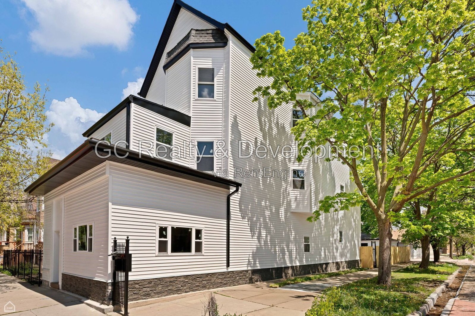 *** 3BR, 1BA / CENTRAL AIR / KITCHEN APPL INCL / IN-UNIT LAUNDRY / STORAGE / ENCLOSED PATIO *** property image